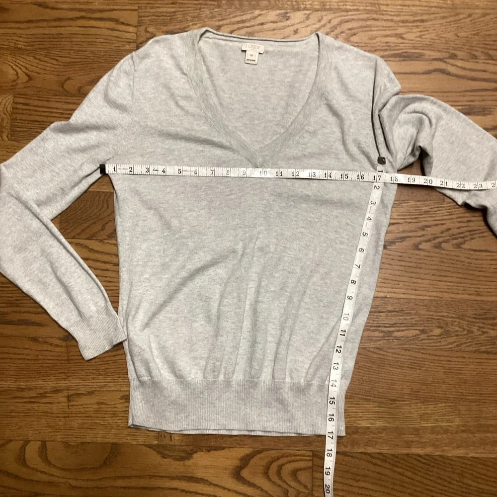 J. Crew woman’s cotton v-neck sweater. Light gray. Size Medium
